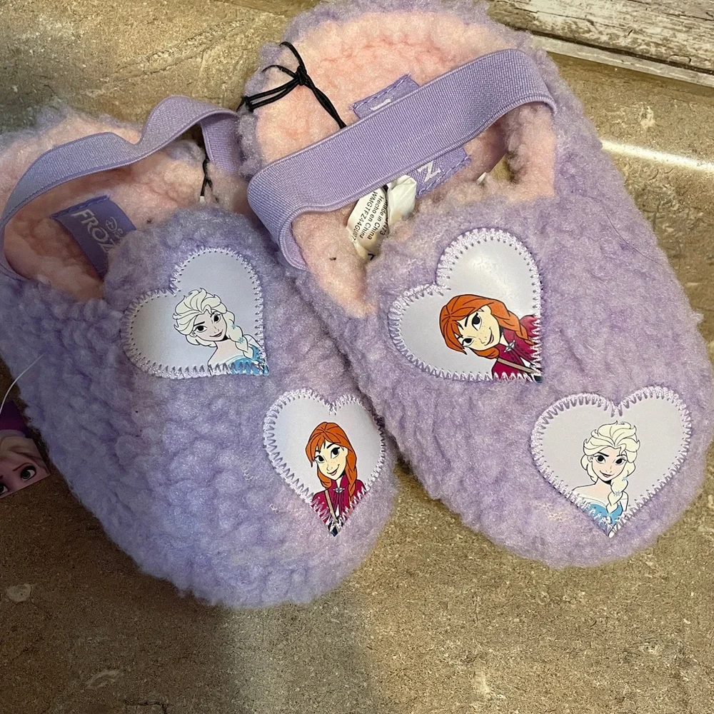 Disney Frozen Size 7-8 Slippers New